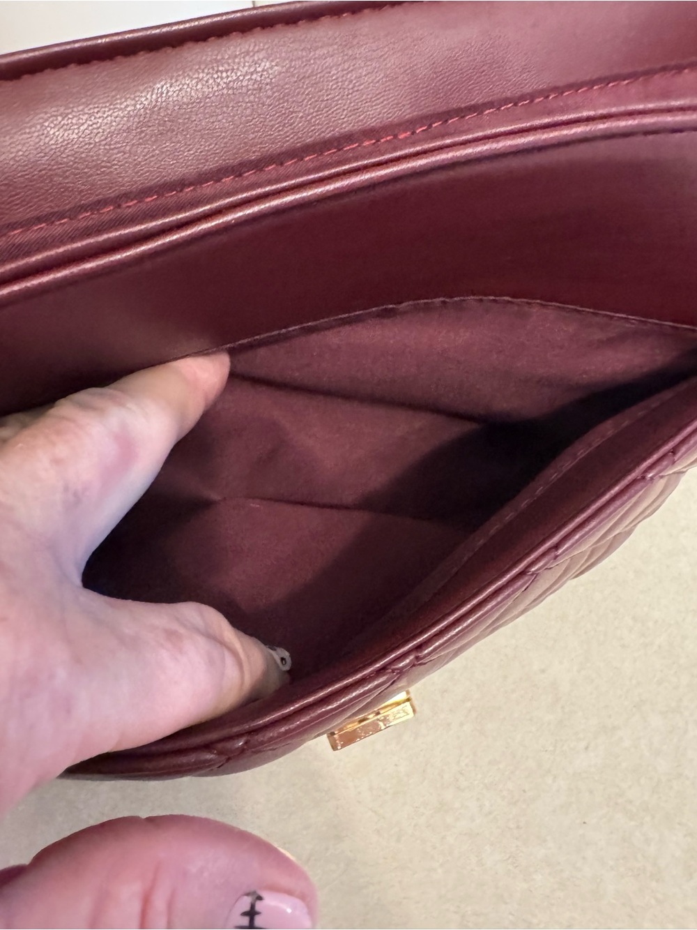 NWT Bagley Mischka Burgundy Quilted Chain Shoulder Bag Luggage Pass Through $179 - Picture 4 of 7